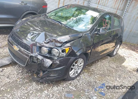 2015 Chevrolet Sonic Lt Auto z USA, uszkodzony, nr VIN 1G1JC6SB9F4220101